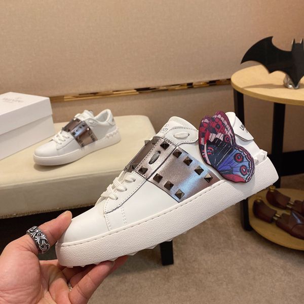 2020 designe r bran d shoes rivets rivets flat red bottom shoes luxury men's women's party couple leather sneakers size 36-45, Black
2020 designe r bran d shoes rivets rivets flat red bottom shoes luxury men's women's party couple leather sneakers size 36-45, Black