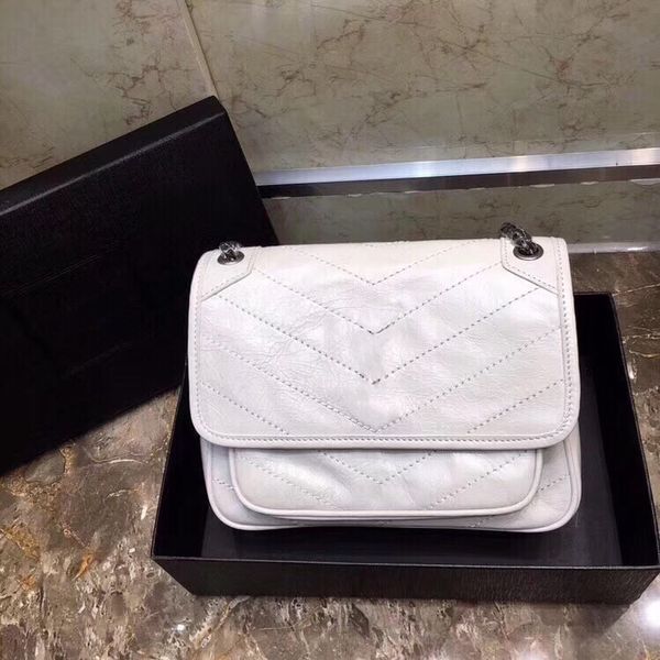 wholesale ladies leather fashion clamshell pleated seam shoulder bag diamond check chain messenger messenger handbag large capacity small sq
wholesale ladies leather fashion clamshell pleated seam shoulder bag diamond check chain messenger messenger handbag large capacity small sq