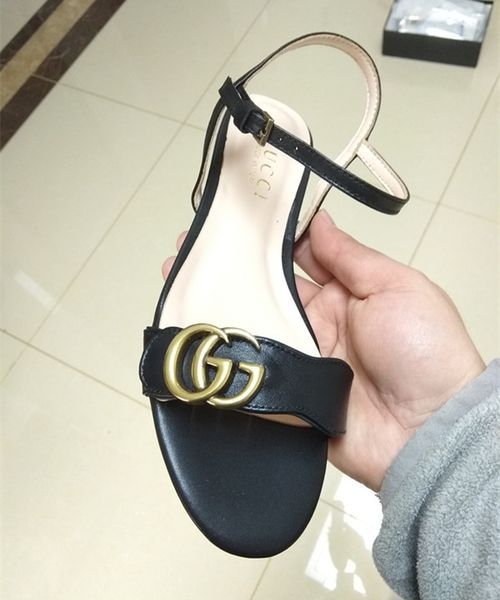 Chic Branded Women Double Antique Gold-toned Leather Sandal Fashion Girl Buckle Strap Belt Leather Outsole Flat Sandal
Chic Branded Women Double Antique Gold-toned Leather Sandal Fashion Girl Buckle Strap Belt Leather Outsole Flat Sandal