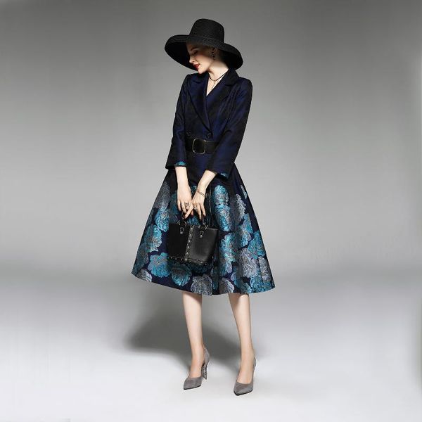new spring women lapel luxury blue rose jacquard slim long trench coat retro double breasted overcoat lady plus size windbreaker, Tan;black
new spring women lapel luxury blue rose jacquard slim long trench coat retro double breasted overcoat lady plus size windbreaker, Tan;black