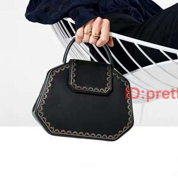 women handbag classic decorative pattern famous shoulder bag fashion style women handbag
women handbag classic decorative pattern famous shoulder bag fashion style women handbag