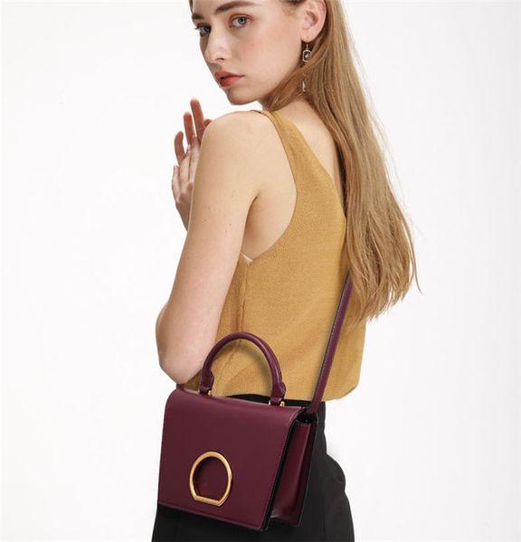 2020 fashion brand design bag new metal buckle portable casual shoulder messenger small bag ing
2020 fashion brand design bag new metal buckle portable casual shoulder messenger small bag ing