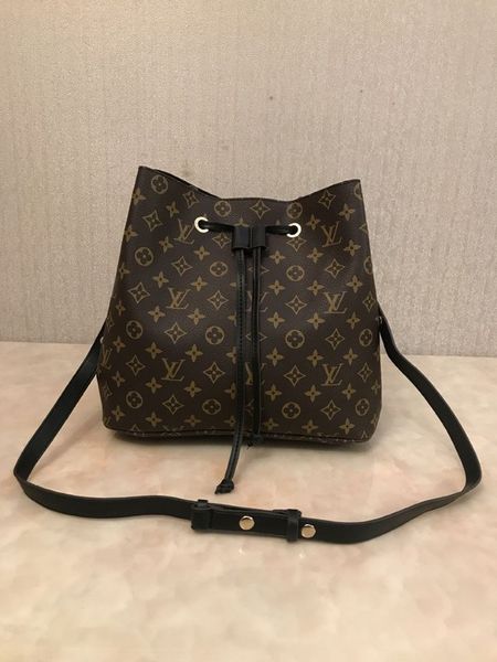 Loui vuit zwj ton houlder bag noé leather bucket bag women famou brand fa hion handbag flower printing cro body pur e
Loui vuit zwj ton houlder bag noé leather bucket bag women famou brand fa hion handbag flower printing cro body pur e