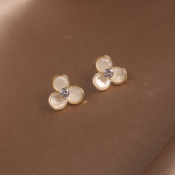 japan and korea's new arrive fasahion shell white flower crystal earrings for woman elegant delicate small stud earring, Golden;silver
japan and korea's new arrive fasahion shell white flower crystal earrings for woman elegant delicate small stud earring, Golden;silver