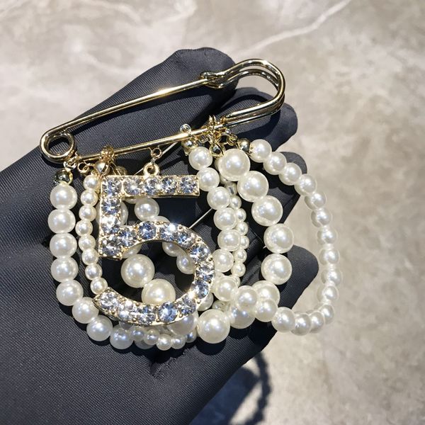 fashion luxury glittering diamond number elegant pearl chain tassel pendant pin designer brooches for woman ladies, Gray
fashion luxury glittering diamond number elegant pearl chain tassel pendant pin designer brooches for woman ladies, Gray