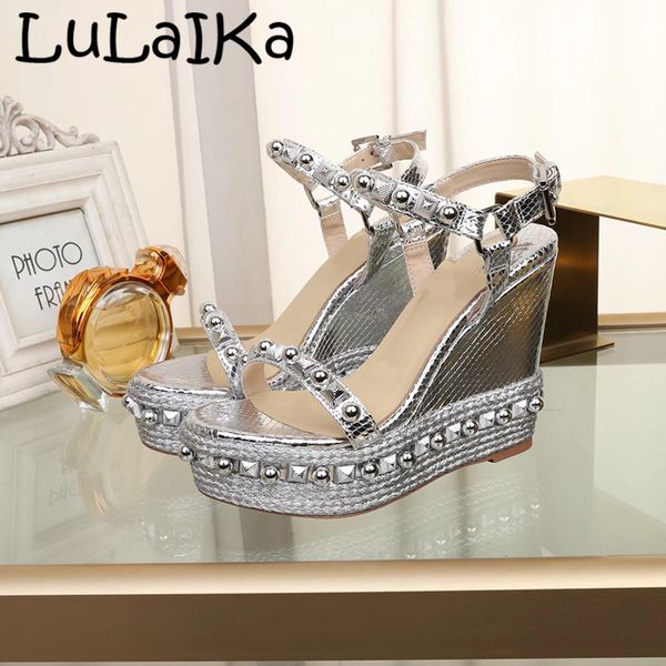 2020 new brand silver platform woman sandals summer fashion rivets shining lady wedding party high heels metal buckle shoes, Black
2020 new brand silver platform woman sandals summer fashion rivets shining lady wedding party high heels metal buckle shoes, Black