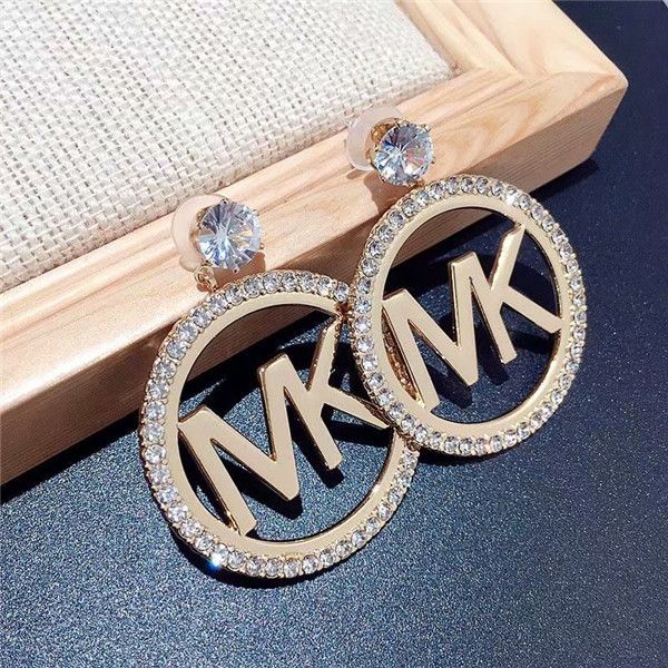 2020luxury designer1 earrings with red white green stone women jewelry stud letter earrings with crystal for party, Golden;silver
2020luxury designer1 earrings with red white green stone women jewelry stud letter earrings with crystal for party, Golden;silver