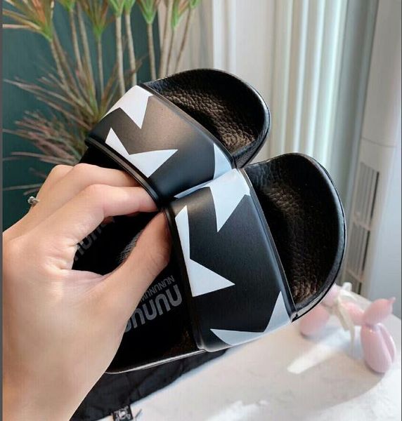 child designer flip flop 2019 summer new fashion 3 color slippers casual trend slipper breathable luxury boys girls teens shoes, Black;grey
child designer flip flop 2019 summer new fashion 3 color slippers casual trend slipper breathable luxury boys girls teens shoes, Black;grey