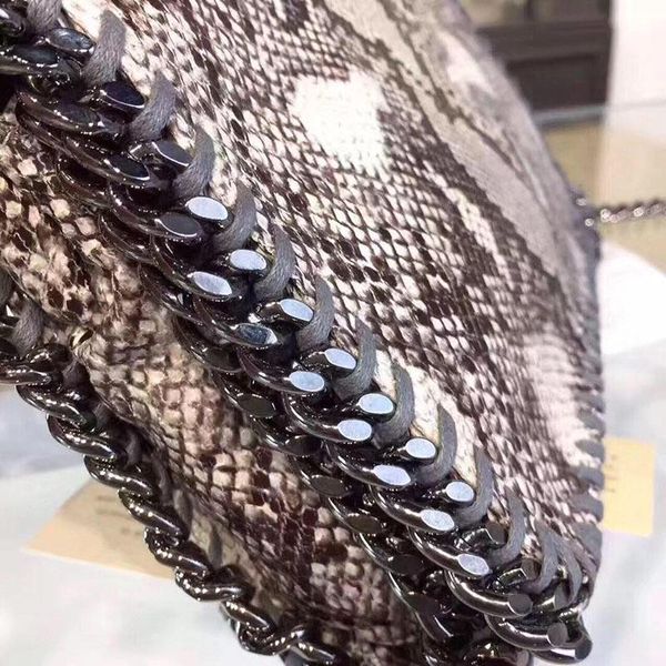 designer-hong kong wind messenger bags female retro trend shoulder bagy small party bag simple wild hand mini bag female chain bag
designer-hong kong wind messenger bags female retro trend shoulder bagy small party bag simple wild hand mini bag female chain bag