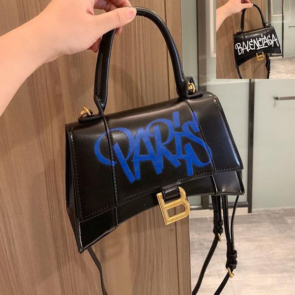 дизайнерские роскошные женские сумки balenciaga кошельки кожаные персонализированные сумки на ремне модельер сумка поставляется с коробкой
дизайнерские роскошные женские сумки balenciaga кошельки кожаные персонализированные сумки на ремне модельер сумка поставляется с коробкой