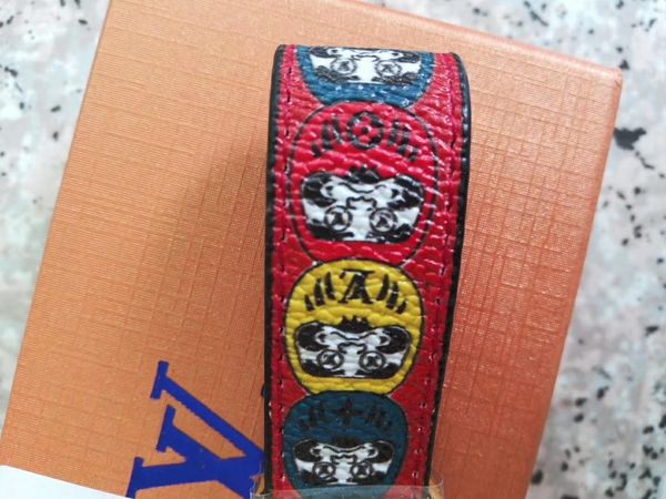 louis vuitton keychain дизайнер высокое качество брелок брелок брелок держатель бренд брелок porte clef подарок мужчины женщины сувениры авт, Silver
louis vuitton keychain дизайнер высокое качество брелок брелок брелок держатель бренд брелок porte clef подарок мужчины женщины сувениры авт, Silver