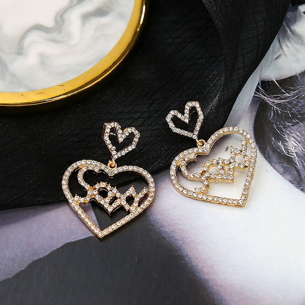 роскошные хрустальные love hearts серьги письмо выдалбливают micro inlay циркон уха коты серьги женщины девушки deaigner ювелирные изделия з, Golden;silver
роскошные хрустальные love hearts серьги письмо выдалбливают micro inlay циркон уха коты серьги женщины девушки deaigner ювелирные изделия з, Golden;silver