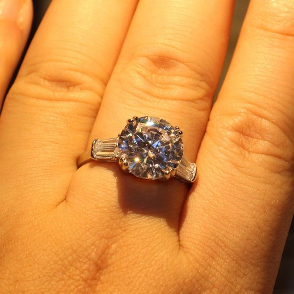 wholesale- stunning big white z luxury jewelry dove egg 925 sterling silver cz diamond party promise ring women wedding rings gif, Slivery;golden
wholesale- stunning big white z luxury jewelry dove egg 925 sterling silver cz diamond party promise ring women wedding rings gif, Slivery;golden