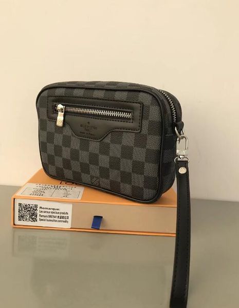 2020 new men's shoulder briefcase black brown leather tote business men's lapbag messenger bag
2020 new men's shoulder briefcase black brown leather tote business men's lapbag messenger bag