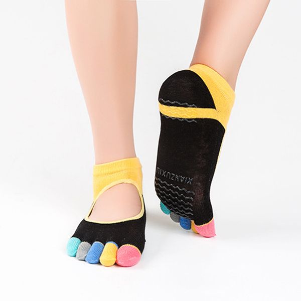 1pair women sports fit yoga socks anti skid breathable fitness pilates socks dancing gym heel cotton sock slippers, Black
1pair women sports fit yoga socks anti skid breathable fitness pilates socks dancing gym heel cotton sock slippers, Black