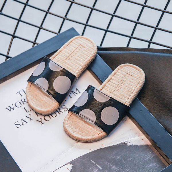 new summer children's slippers boys girls beach shoes soft walking baotou closed-toe outdoor kids toddler sandasl for baby shoes, Black;red
new summer children's slippers boys girls beach shoes soft walking baotou closed-toe outdoor kids toddler sandasl for baby shoes, Black;red