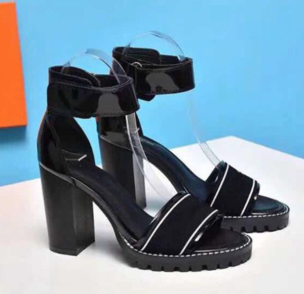 woman slippers sandals designer shoes high heel sandals flip flops fashion sandals with box size:35-40 l1805, Black
woman slippers sandals designer shoes high heel sandals flip flops fashion sandals with box size:35-40 l1805, Black