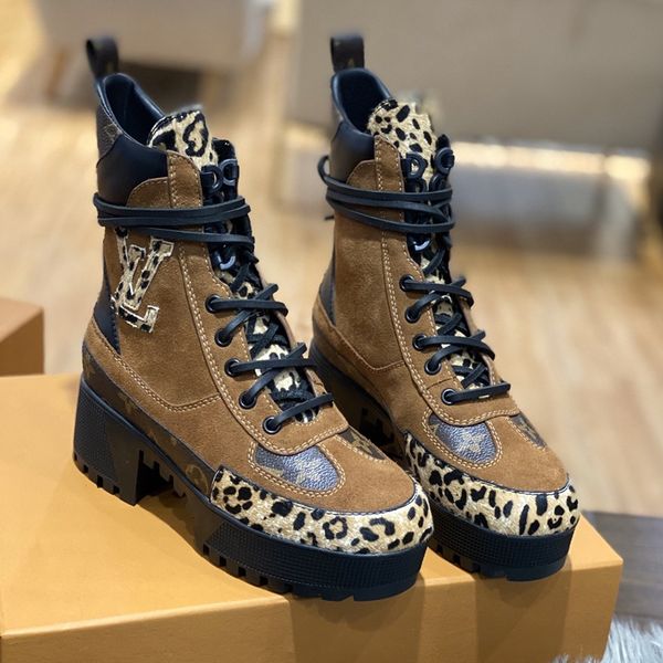 new high-end brand ladies boots leather flat womens sandals casual shoes basketball air with original box -c16, Black
new high-end brand ladies boots leather flat womens sandals casual shoes basketball air with original box -c16, Black