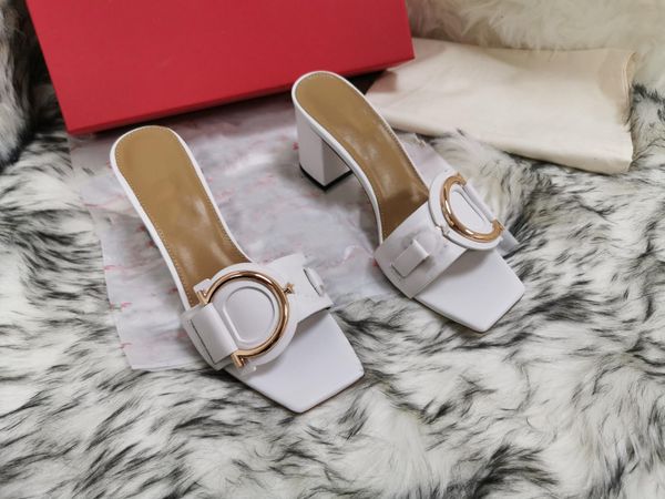 2020 fashion bone2 product changes this elegant sandal has a rubber-like feel, a double strap on the foot, and a small hole, Black
2020 fashion bone2 product changes this elegant sandal has a rubber-like feel, a double strap on the foot, and a small hole, Black