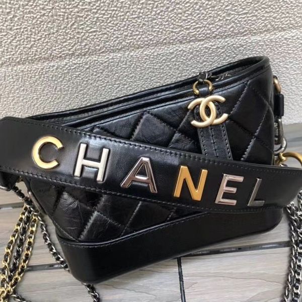 classic lady's handbag 7a high-end custom quality handbag fashion business casual style gold silver metal accessories with long shoulde 
classic lady's handbag 7a high-end custom quality handbag fashion business casual style gold silver metal accessories with long shoulde