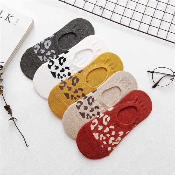 5 pairs/lot 2019 harajuku calcium leopard invisible boat socks female casual thin section silicone non-slip cotton woman socks, Black;white
5 pairs/lot 2019 harajuku calcium leopard invisible boat socks female casual thin section silicone non-slip cotton woman socks, Black;white