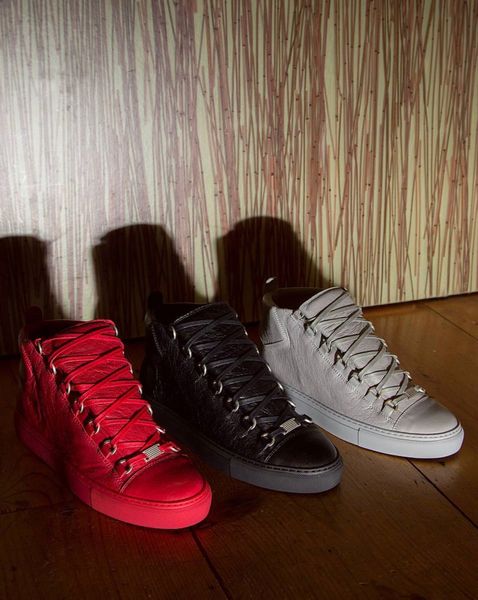 роскошный дизайнер man arena high top кроссовки обувь красный, черный, белый, серый, синий кожа мужчины бренды kanye west повседневная прогу, Black
роскошный дизайнер man arena high top кроссовки обувь красный, черный, белый, серый, синий кожа мужчины бренды kanye west повседневная прогу, Black