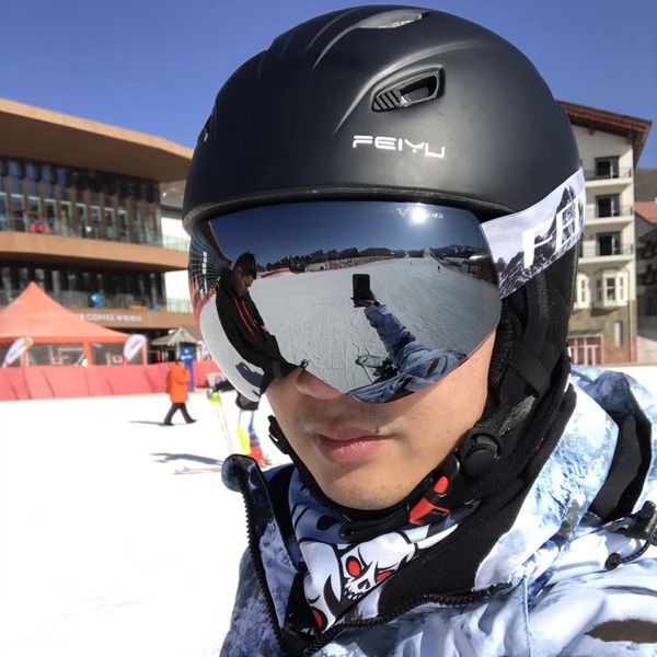 2019 new winter skiing helmet for men and women professional ultralight warm safety hat pc intergrated snow helmet 55-61cm
2019 new winter skiing helmet for men and women professional ultralight warm safety hat pc intergrated snow helmet 55-61cm