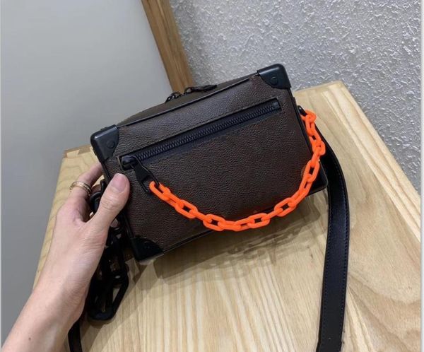 global classic luxury matching leather men and women shoulder bags handbag 44480 size 18 cm 13 cm 8 cm
global classic luxury matching leather men and women shoulder bags handbag 44480 size 18 cm 13 cm 8 cm