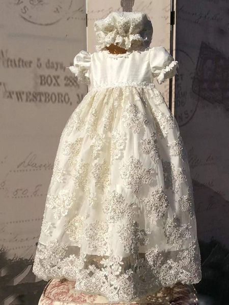 

2020 short sleeves christening gowns for baby girls lace appliqued beads baptism dresses with bonnet first holy communion dresses, White