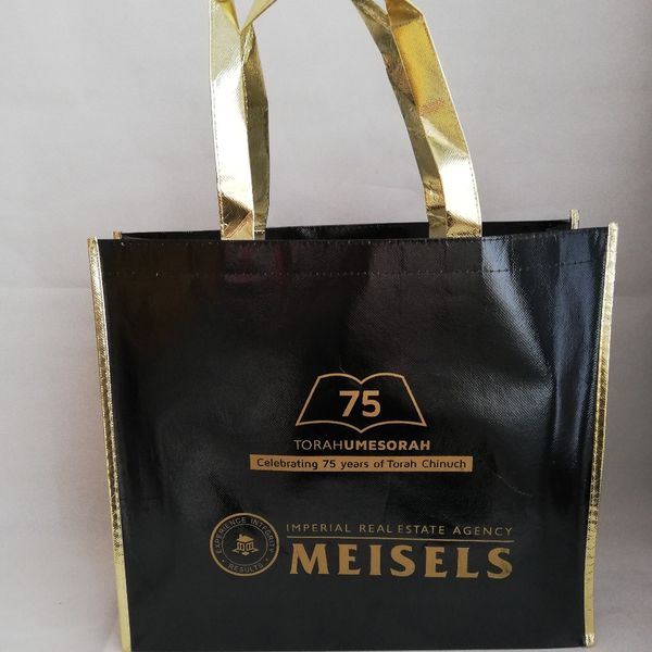 500pcs/lot 45hx60x15cm custom logo laminated black metallic laser non-woven shoulder shopping bags
500pcs/lot 45hx60x15cm custom logo laminated black metallic laser non-woven shoulder shopping bags