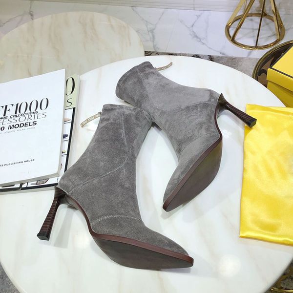 fashion luxury designer boots for women with thin heel 8.5 cm patent leather ladies winter boots pointed and ankle boots with original box, Black 
fashion luxury designer boots for women with thin heel 8.5 cm patent leather ladies winter boots pointed and ankle boots with original box, Black