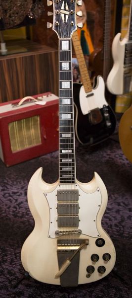 1968 Джего SG Vintage White Double Вырез Электрогитара Long Version Maestro Vibrola Tremolo Bridge, Gold Оборудование, палисандр Накладка
1968 Джего SG Vintage White Double Вырез Электрогитара Long Version Maestro Vibrola Tremolo Bridge, Gold Оборудование, палисандр Накладка