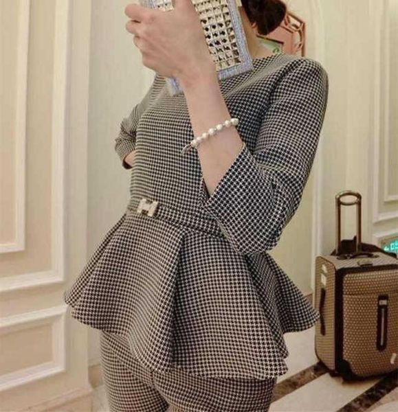 2019 european leg korean autumn and winter new style set thousands of birds half-sleeve shirt flounced pants fashion women's, White
2019 european leg korean autumn and winter new style set thousands of birds half-sleeve shirt flounced pants fashion women's, White