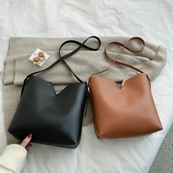 2020 new large-capacity bag female bag korean version of the wild simple one-shoulder bucket fashion foreign style handbag
2020 new large-capacity bag female bag korean version of the wild simple one-shoulder bucket fashion foreign style handbag