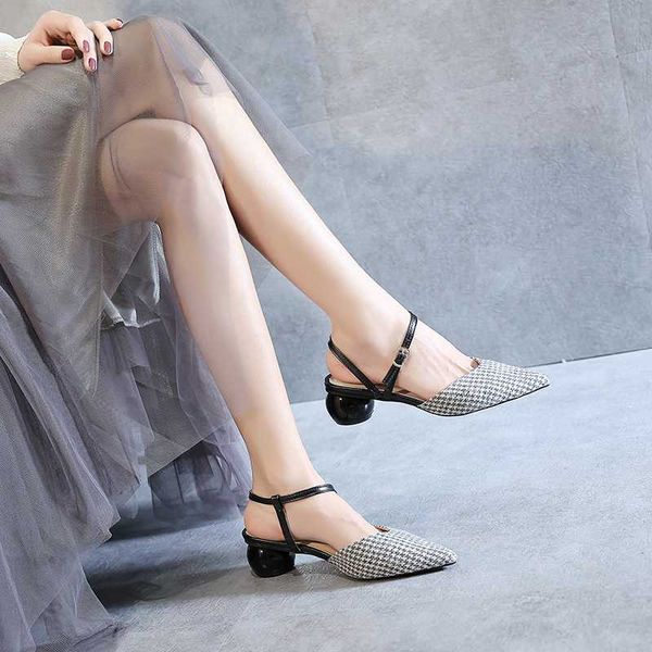 полосатый плед женщины slingbacks цилиндрический каблук острый носок сандалии лето элегантный коренастый каблук сандалии женщины низкая обув, Black
полосатый плед женщины slingbacks цилиндрический каблук острый носок сандалии лето элегантный коренастый каблук сандалии женщины низкая обув, Black