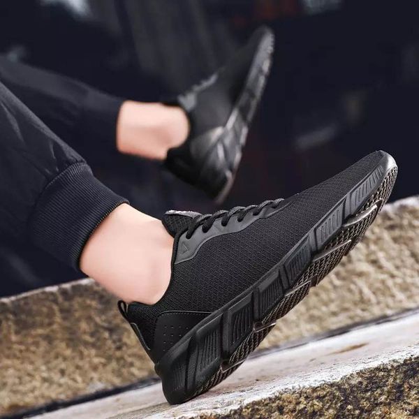 with socks ale fashion luxury running shoes for men women triple black breathable mens trainers classic outdoor casual sport sneakers, White;red 
with socks ale fashion luxury running shoes for men women triple black breathable mens trainers classic outdoor casual sport sneakers, White;red