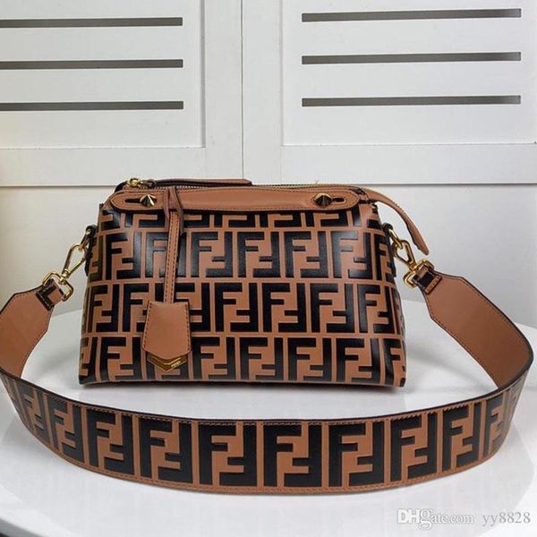 women's single shoulder skew spanning bag, multi function bag, color matching, luxurious fashion, generous, genuine leather key chain.5
women's single shoulder skew spanning bag, multi function bag, color matching, luxurious fashion, generous, genuine leather key chain.5