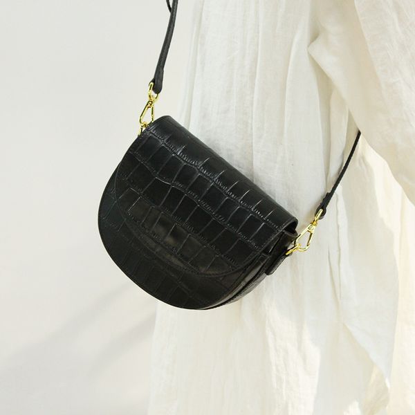 black genuine leather women bag crocodile watermelon bag mini saddle one shoulder crossbody leather high quality
black genuine leather women bag crocodile watermelon bag mini saddle one shoulder crossbody leather high quality