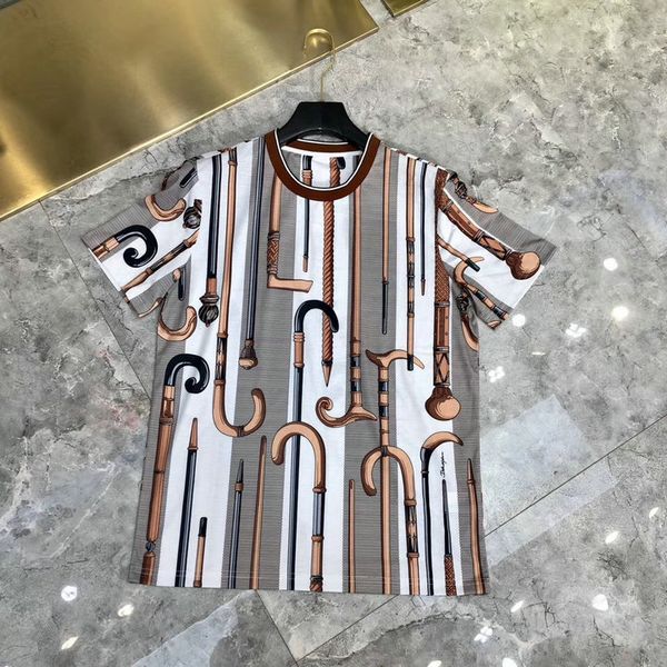 2020 мужская рубашка летние топы повседневные футболки для мужчин женщин рубашка с коротким рукавом брендовая одежда письмо шаблон печатных, White;black
2020 мужская рубашка летние топы повседневные футболки для мужчин женщин рубашка с коротким рукавом брендовая одежда письмо шаблон печатных, White;black