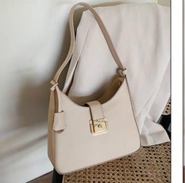 2020 designer senior sense niche bag new retro fashion baguette luxury casual shoulder slung armpit bag
2020 designer senior sense niche bag new retro fashion baguette luxury casual shoulder slung armpit bag