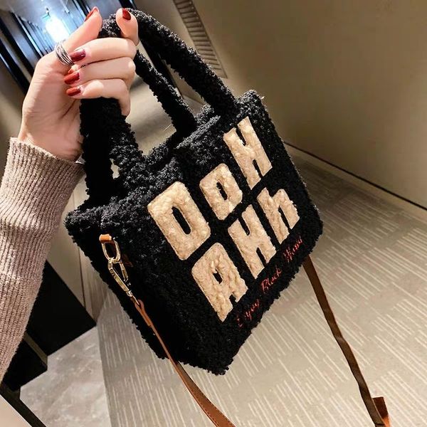 дизайнер сумочка кошелек 2019 осень и зима новый сен волосатая сумочка ins плеча сумка
дизайнер сумочка кошелек 2019 осень и зима новый сен волосатая сумочка ins плеча сумка