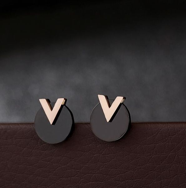 wholesale-2019 new designer earrings fashion titanium steel stud women's rose gold letter v earrings with logo ing, Golden;silver
wholesale-2019 new designer earrings fashion titanium steel stud women's rose gold letter v earrings with logo ing, Golden;silver