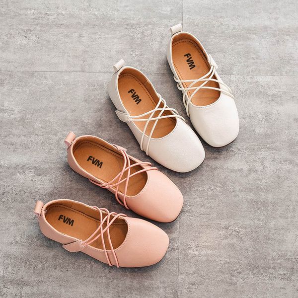 girls' leather shoes flat new korean version of the little princess shoes soft wear-resistant anti-skid woven lace, Black;red
girls' leather shoes flat new korean version of the little princess shoes soft wear-resistant anti-skid woven lace, Black;red