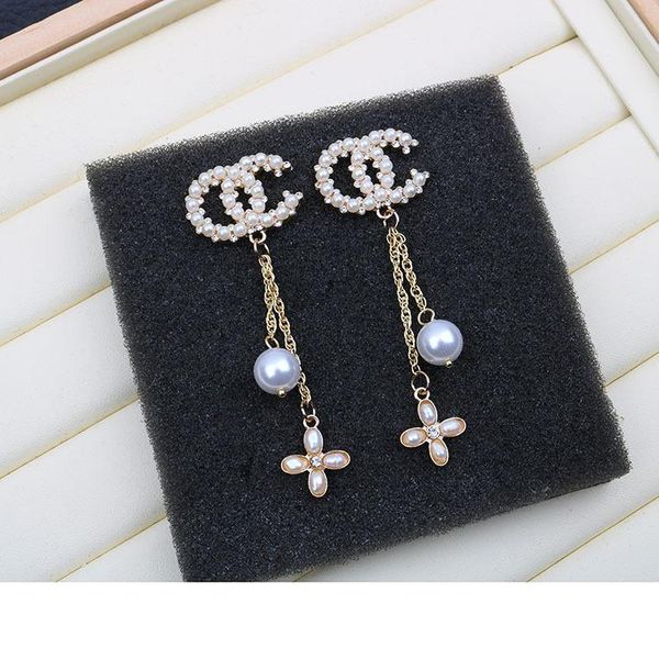 2019 new exquisite small c earrings 925 silver needle ladies fashion diamond and pearl 14k gold earrings
2019 new exquisite small c earrings 925 silver needle ladies fashion diamond and pearl 14k gold earrings