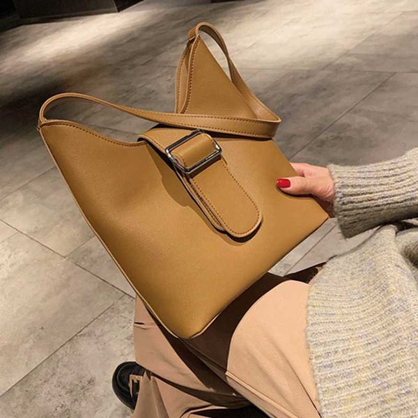 women solid shoulder lock bucket bag ladies messenger bags sac femme crossbody versatile purses and handbags
women solid shoulder lock bucket bag ladies messenger bags sac femme crossbody versatile purses and handbags