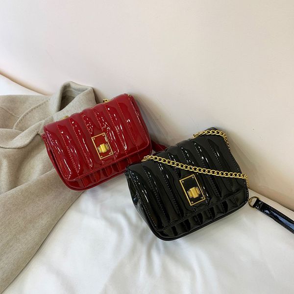 original design pack women 2020 new texture joker patent car streamline shoulder bag fashion chain lock messenger bag
original design pack women 2020 new texture joker patent car streamline shoulder bag fashion chain lock messenger bag