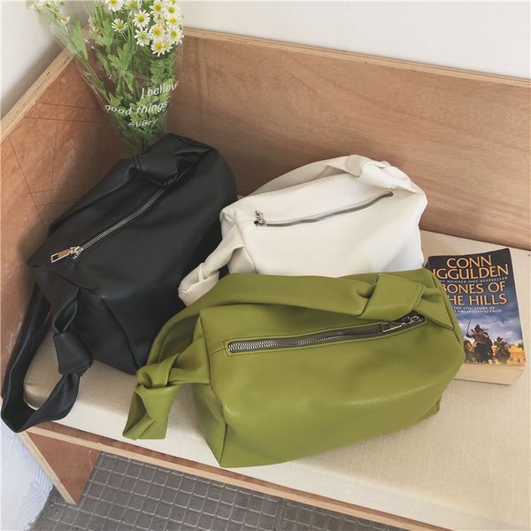 2020 new fashion knotted tofu bag tide single shoulder armpit bag casual soft pillow bag
2020 new fashion knotted tofu bag tide single shoulder armpit bag casual soft pillow bag