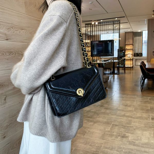 2020 new ladies chain crossbody bag korean casual fashion simple solid color retro lock single shoulder women's small square bag
2020 new ladies chain crossbody bag korean casual fashion simple solid color retro lock single shoulder women's small square bag
