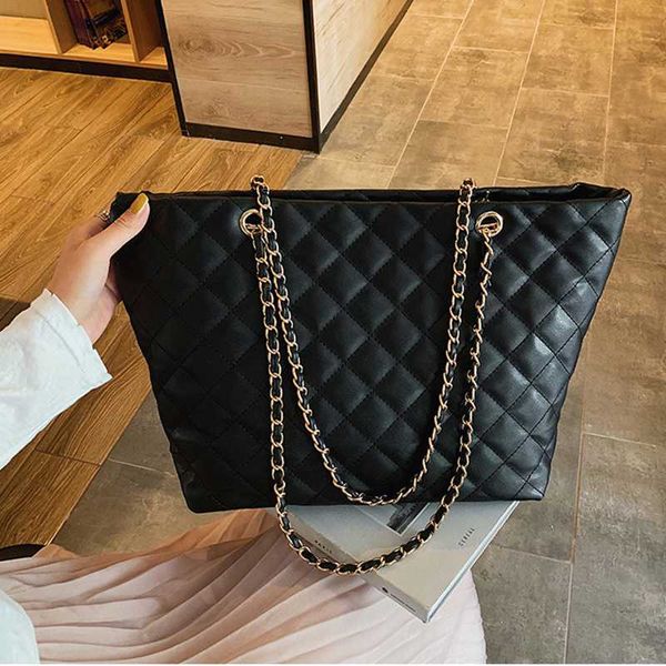 fashion large shoulder bag women travel bags leather pu quilted bag female handbags women bags sac a main femme
fashion large shoulder bag women travel bags leather pu quilted bag female handbags women bags sac a main femme