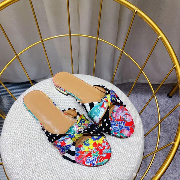 2020 fashion women designer sandals slippers designer flip flops women sandals designer womens shoes size 35-41 -171, Black
2020 fashion women designer sandals slippers designer flip flops women sandals designer womens shoes size 35-41 -171, Black